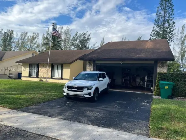 8507 NW 54th Ct, Lauderhill, FL 33351