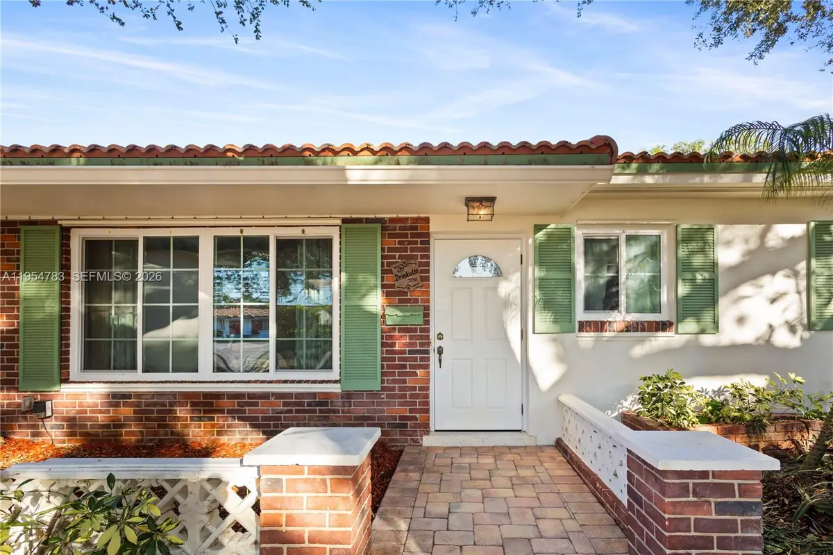 2201 NW 87th Ave, Pembroke Pines, FL 33024 - #1