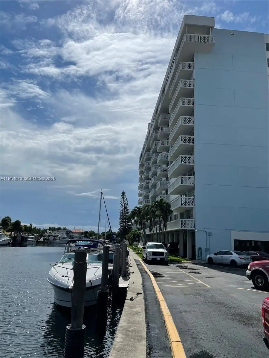 13155 Ixora Ct #901, North Miami, FL 33181 - Image #2