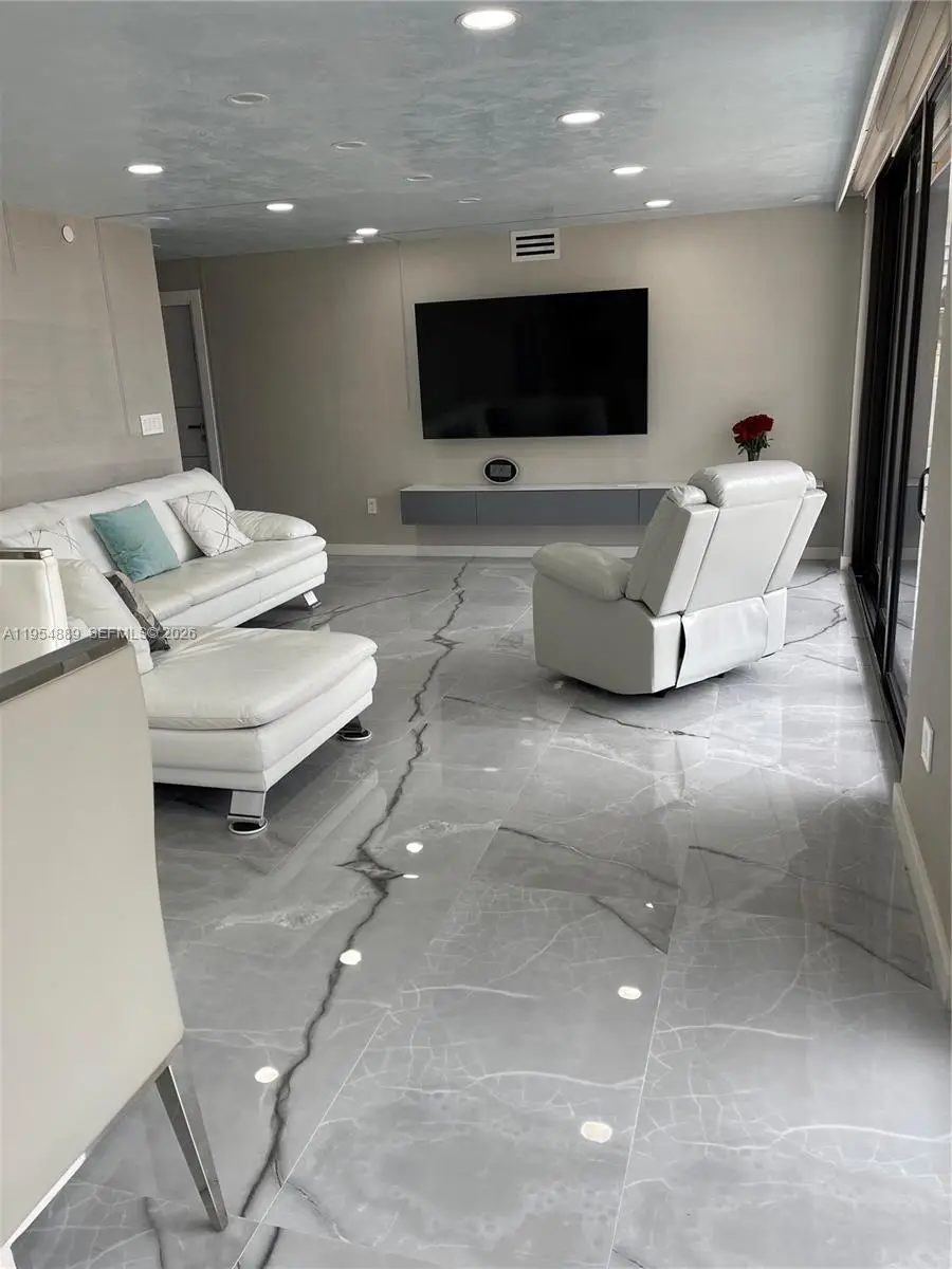 210 174th St #309, Sunny Isles Beach, FL 33160 - Image #2