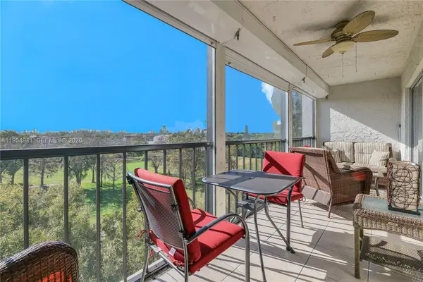 5860 NW 44th St #711, Lauderhill, FL 33319