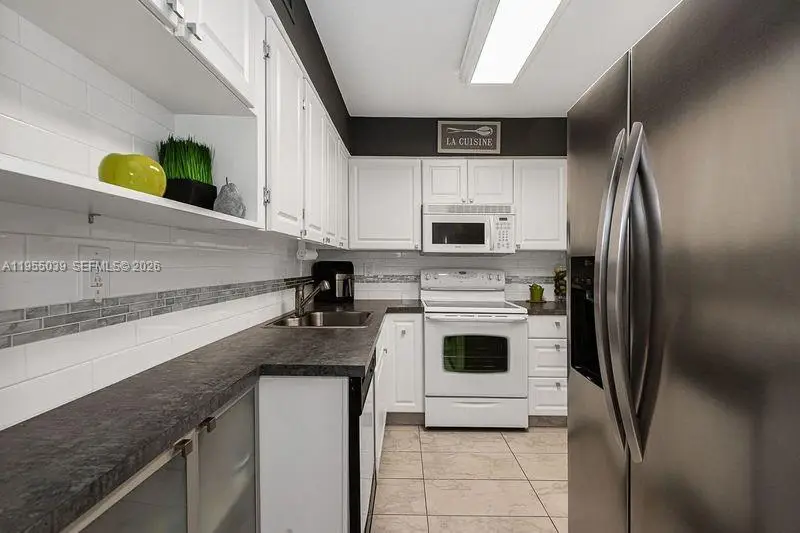 17800 Atlantic Blvd #203, Sunny Isles Beach, FL 33160 - Image #3