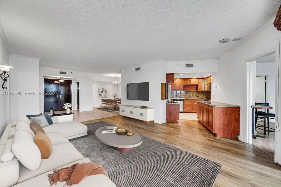 20281 E Country Club Dr #210, Aventura, FL 33180 - Image #3