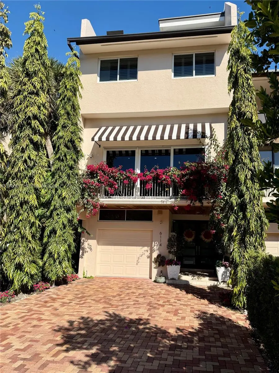 6114 Paradise Point Dr, Palmetto Bay, FL 33157 - Image #1