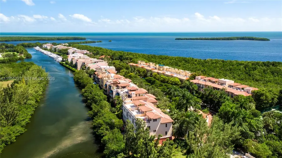 6114 Paradise Point Dr, Palmetto Bay, FL 33157 - Image #2