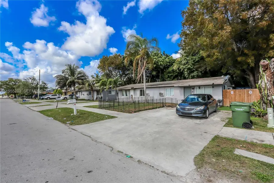 901 NW 11th St, Homestead, FL 33030 - #2