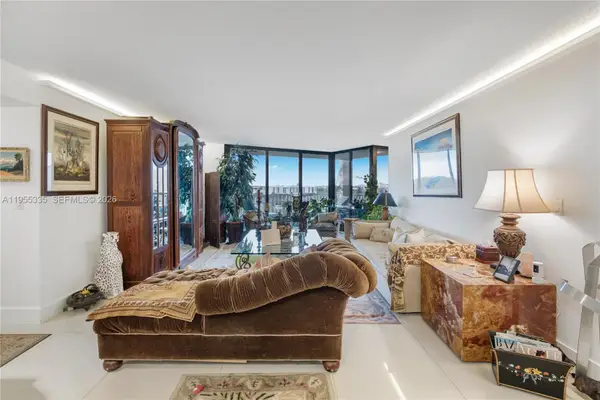 1000 Quayside Ter #1107, Miami, FL 33138