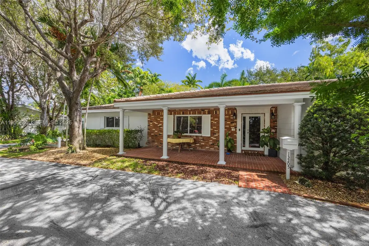 13205 SW 71st Ave, Pinecrest, FL 33156 - Image #1