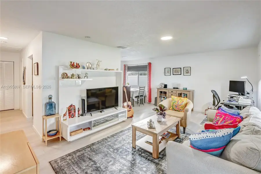 3004 NW 7th St, Fort Lauderdale, FL 33311 - Image #2