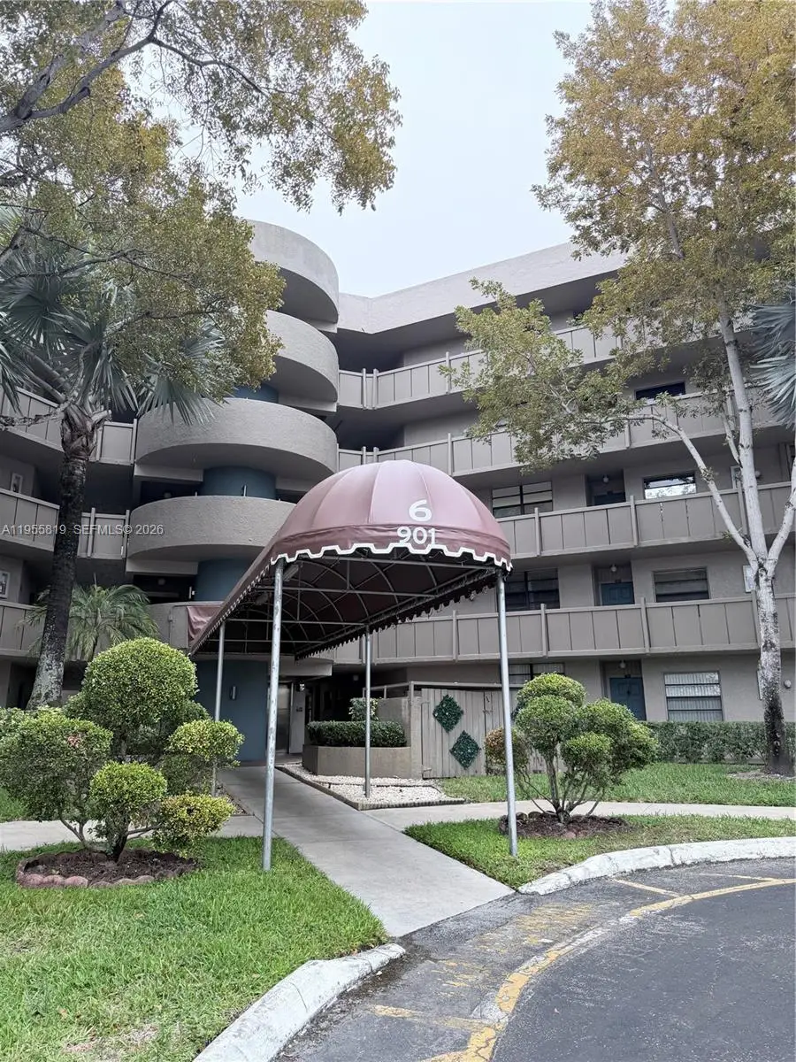 901 Colony Point Cir #505, Pembroke Pines, FL 33026 - Image #1