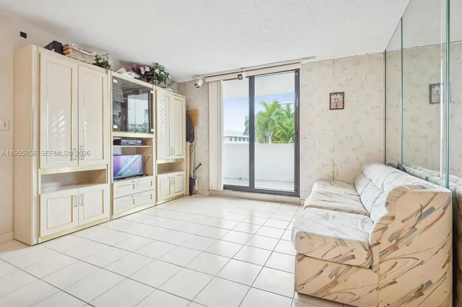 4301 Collins Ave #202, Miami Beach, FL 33140 - Image #3