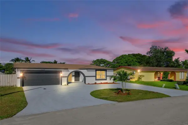 8649 W Long Acre Dr, Miramar, FL 33025