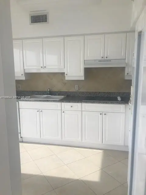 Address Withheld By Seller, Miami Beach, FL 33140 - #3