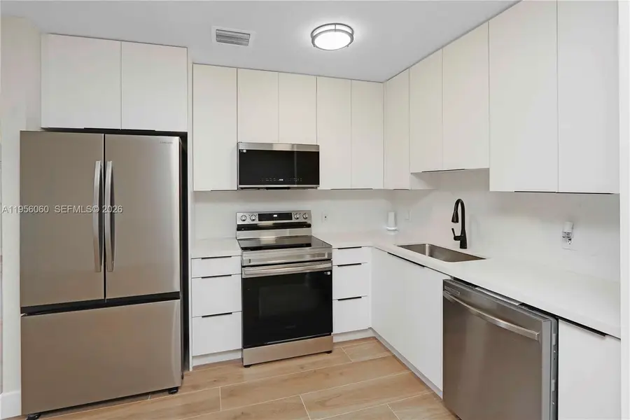 990 NE 159th St, North Miami Beach, FL 33162 - Image #3