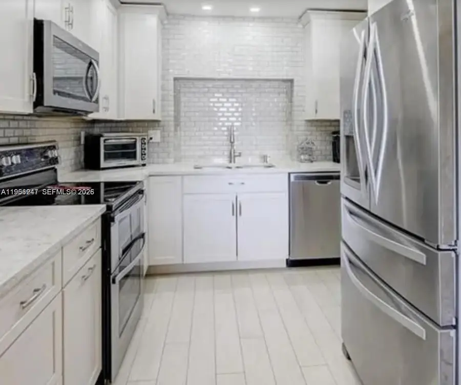 8520 NW 10th St, Pembroke Pines, FL 33024 - Image #2