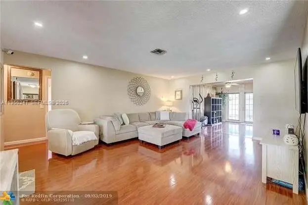 8520 NW 10th St, Pembroke Pines, FL 33024 - Image #3