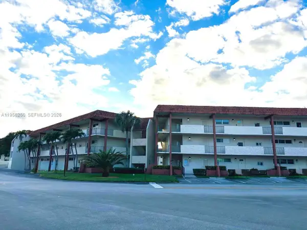411 S Hollybrook Dr #305, Pembroke Pines, FL 33025