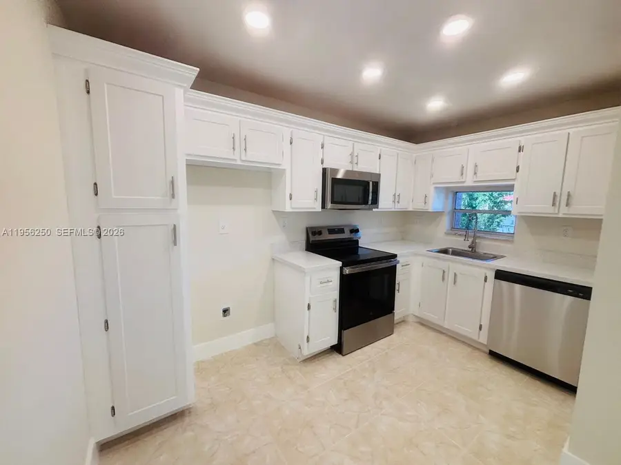 411 S Hollybrook Dr #305, Pembroke Pines, FL 33025 - Image #3