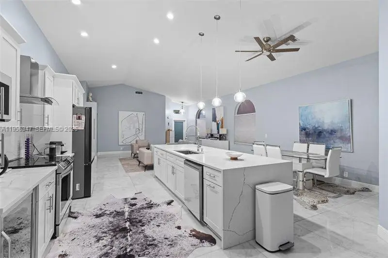 6952 NW 27th Ct, Margate, FL 33063 - Image #2