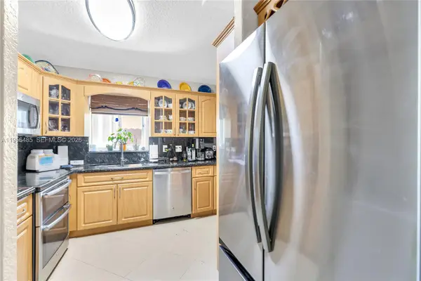 9719 NW 127th St, Hialeah Gardens, FL 33018