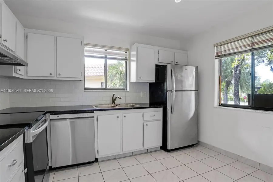 182 Lakeview Dr #204, Weston, FL 33326 - Image #3
