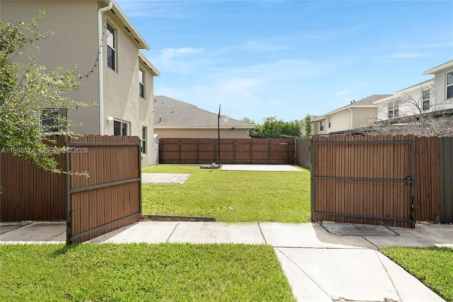 572 NE 6th Pl, Homestead, FL 33034 - Image #2
