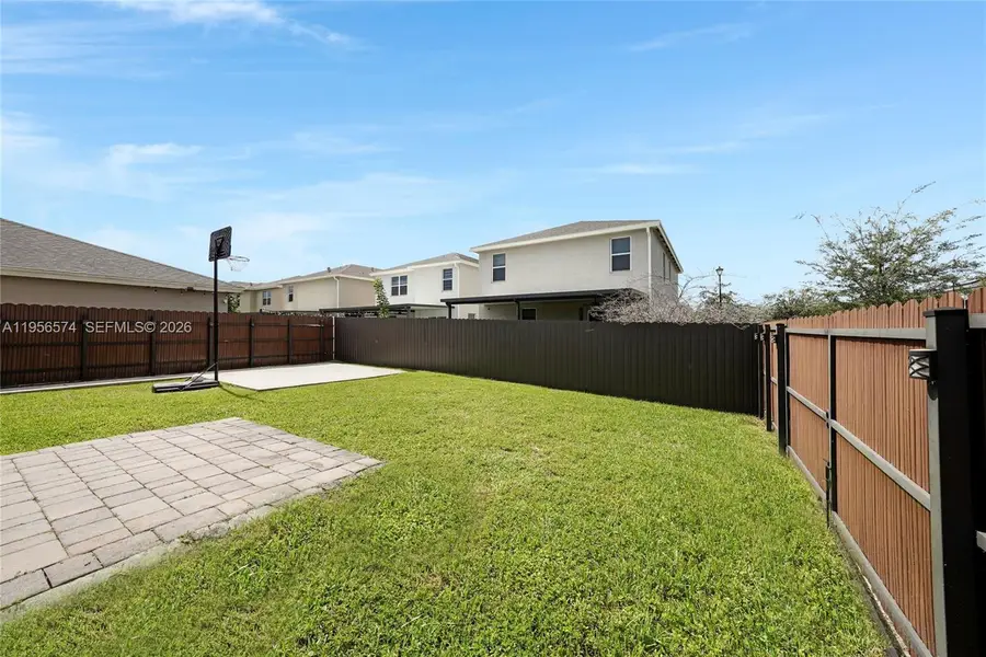 572 NE 6th Pl, Homestead, FL 33034 - Image #3