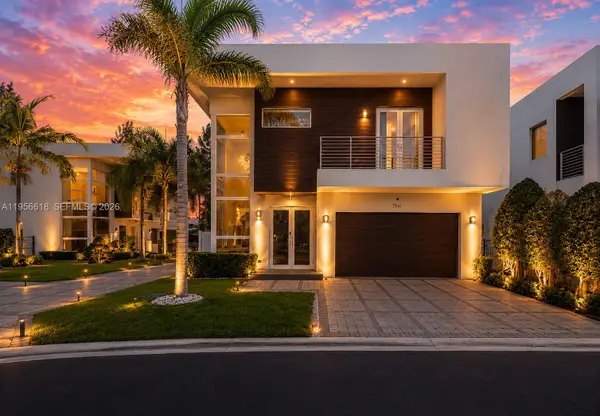 7541 NW 97th Ct, Doral, FL 33178