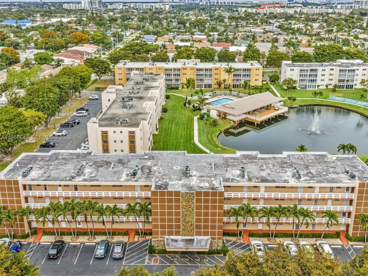 201 SE 11th Ter #303, Dania Beach, FL 33004 - Image #1
