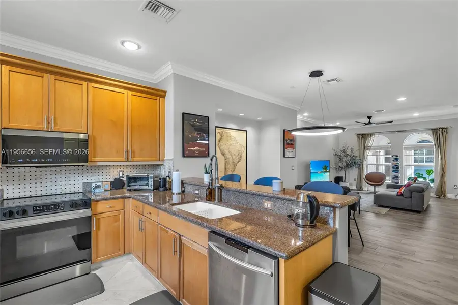 1033 NE 17th Way #1905, Fort Lauderdale, FL 33304 - Image #2