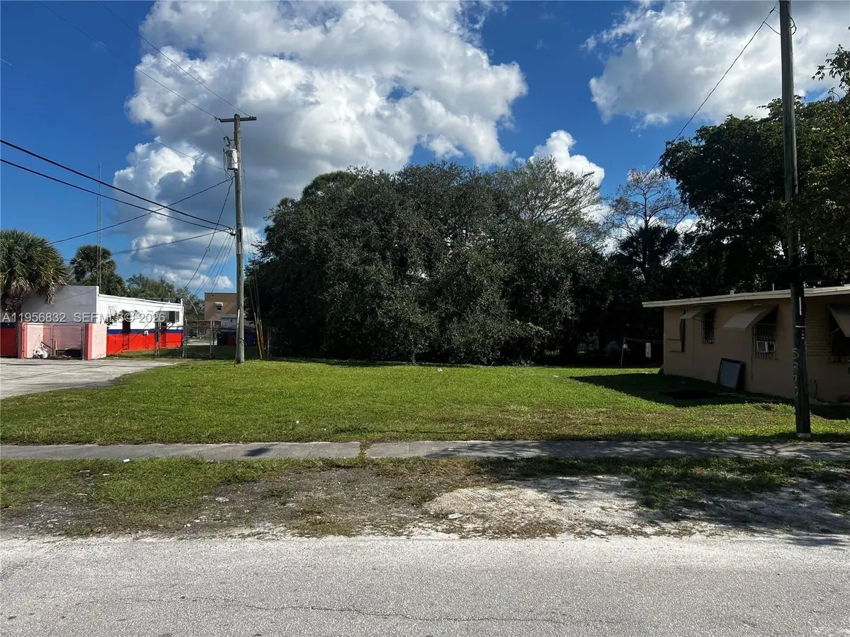 536 NW 16th Ave, Fort Lauderdale, FL 33311 - Image #1