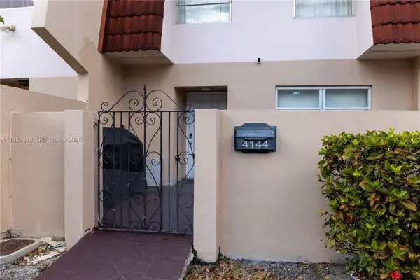 4144 Inverrary Dr #15G, Lauderhill, FL 33319