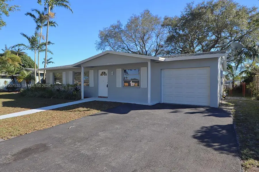 8940 NW 21st Ct, Pembroke Pines, FL 33024 - Image #2