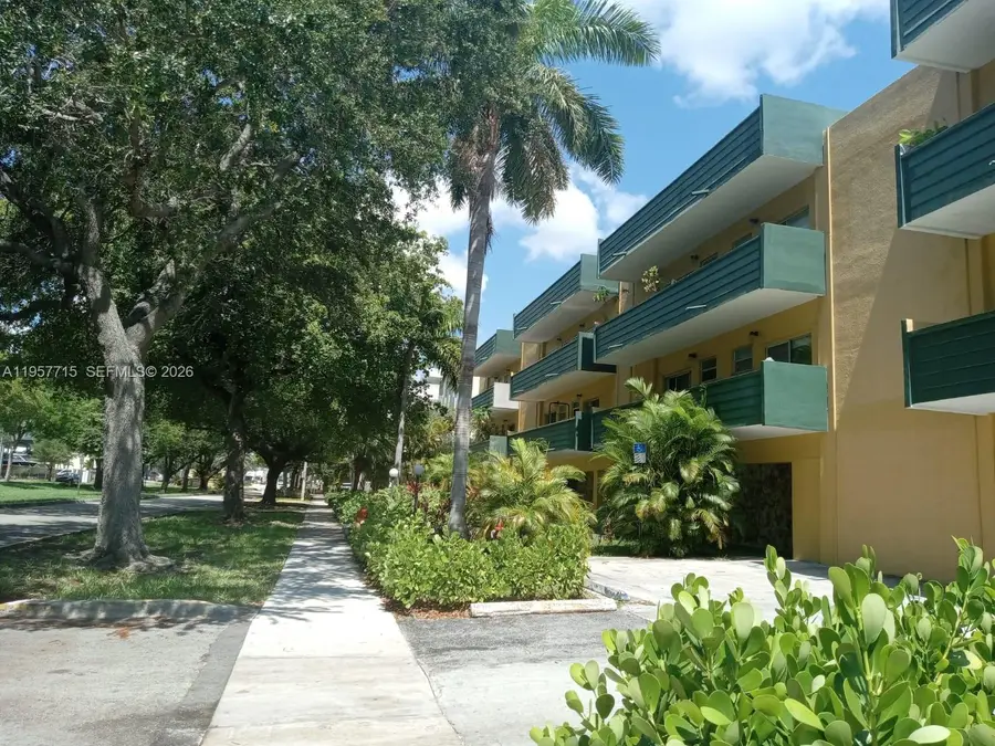 1975 NE 135th St #3C, North Miami, FL 33181 - Image #3