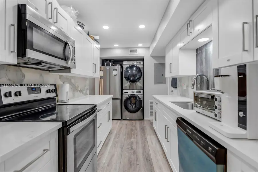 7302 NW 65th St, Tamarac, FL 33321 - Image #2