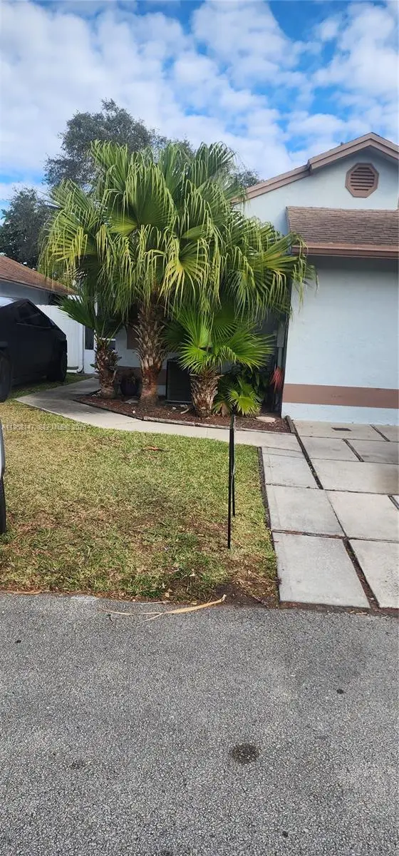 11021 SW 13th St, Pembroke Pines, FL 33025 - Image #2