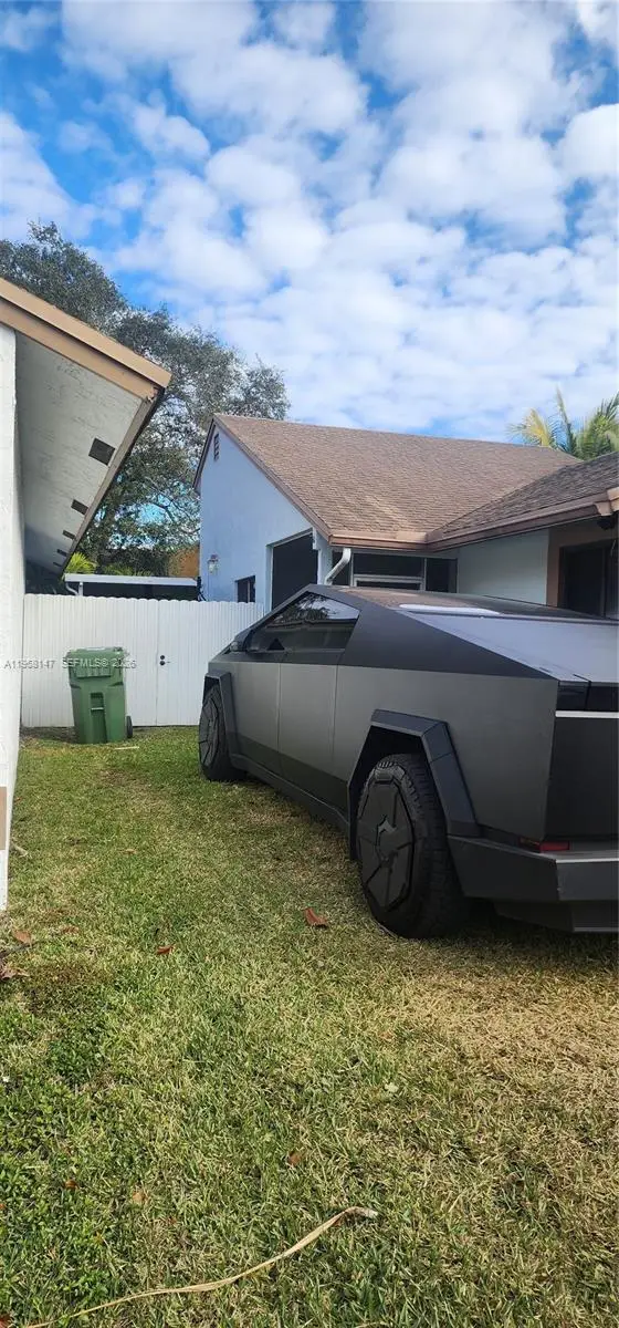 11021 SW 13th St, Pembroke Pines, FL 33025 - Image #3