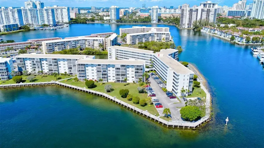 3030 Marcos Dr #T301, Aventura, FL 33160 - Image #2