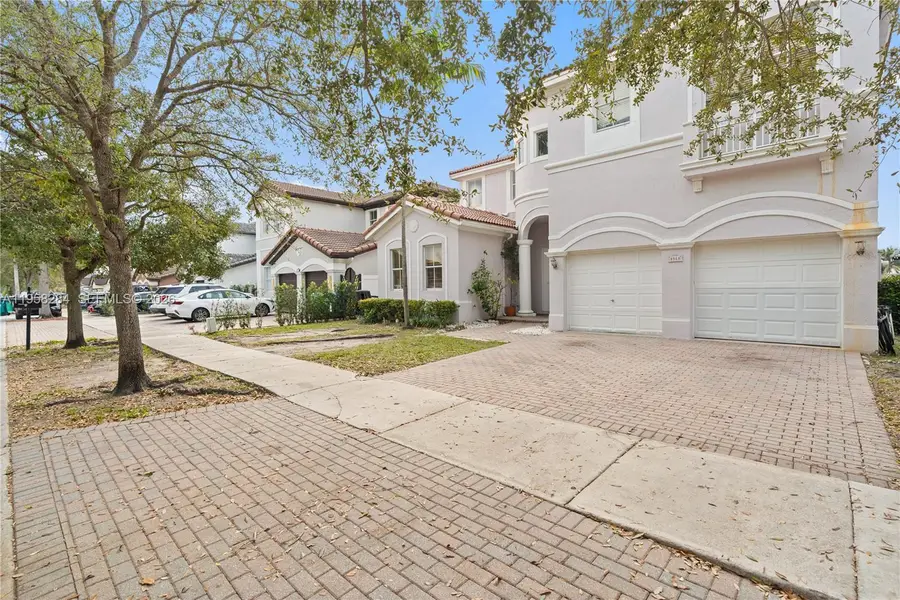 8968 NW 180th Ter, Hialeah, FL 33018 - Image #2