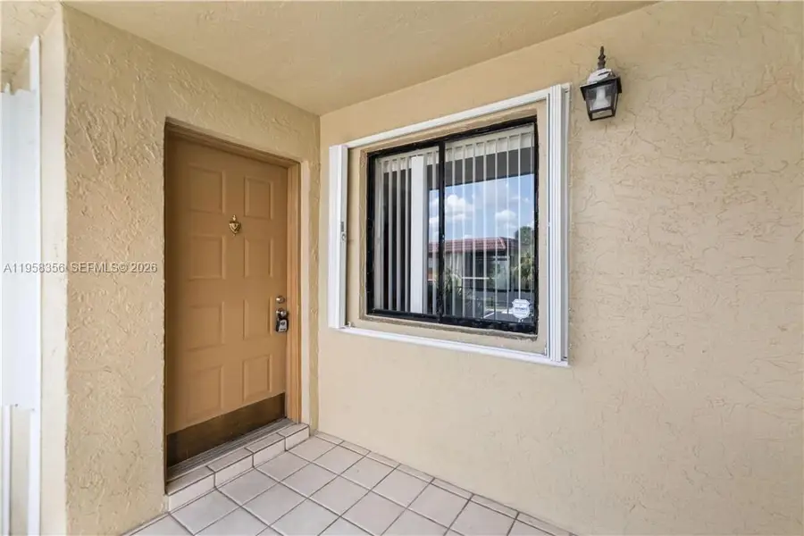 321 Lakeview Dr #204, Weston, FL 33326 - Image #3