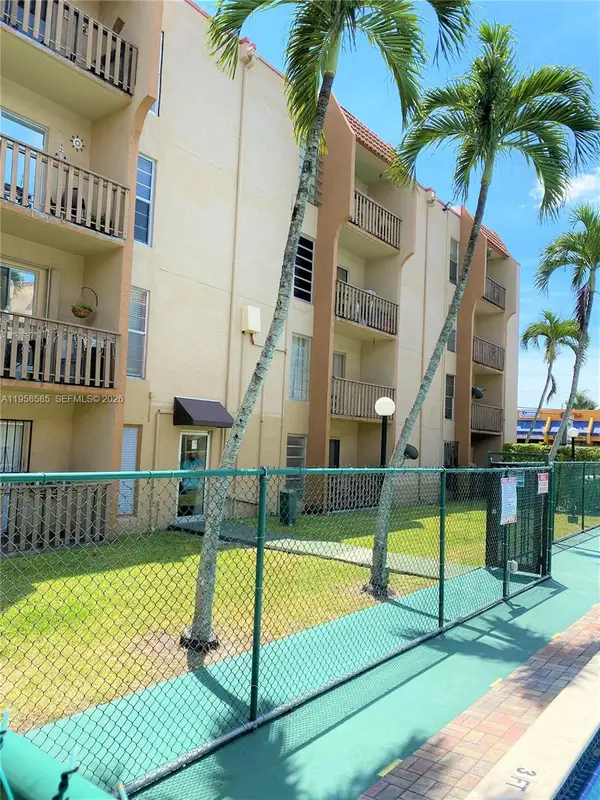 4715 NW 7th St #302-2, Miami, FL 33126