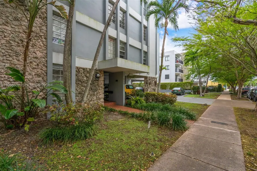 820 Salzedo St #403, Coral Gables, FL 33134 - Image #2