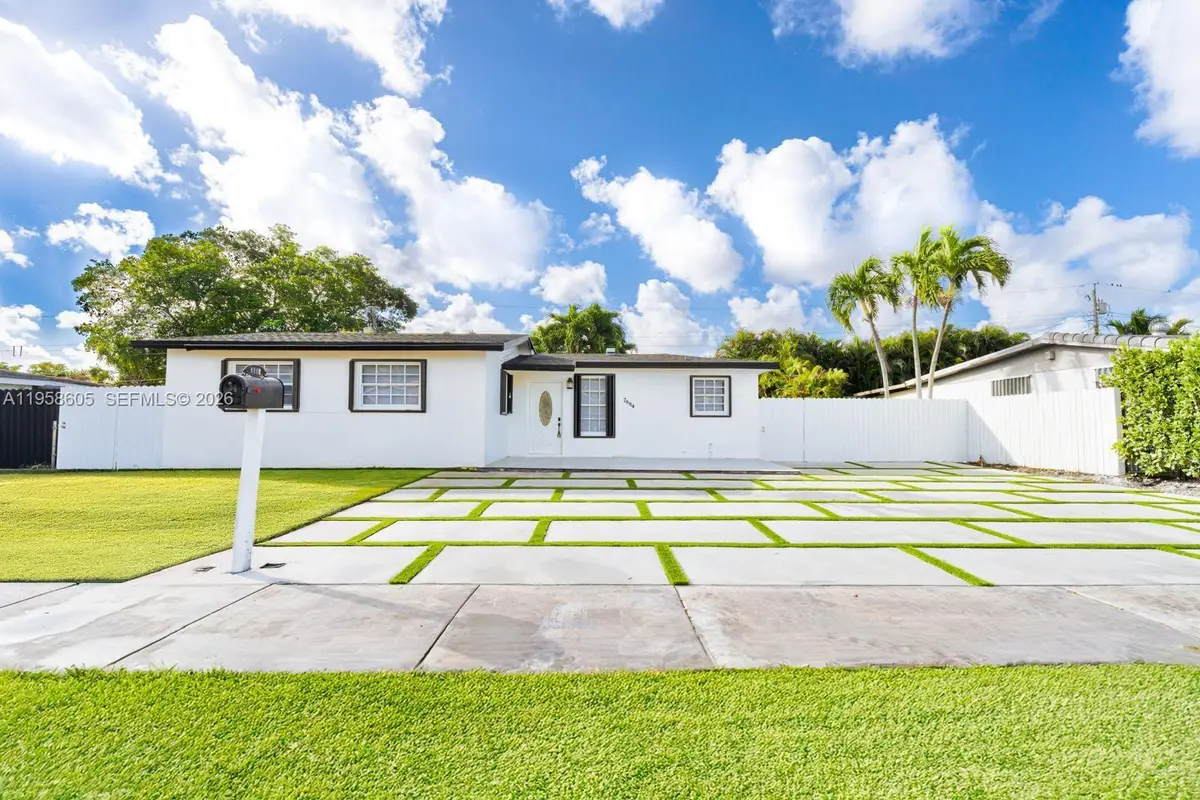 7884 NW 175th St, Hialeah, FL 33015 - Image #1