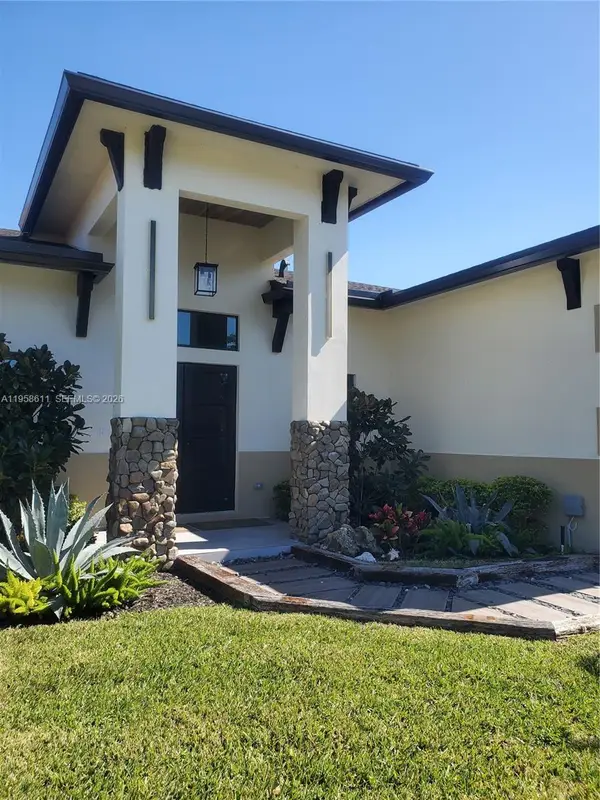 960 Rutherford Ln, Haverhill, FL 33415