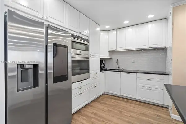 600 Three Islands Blvd #604, Hallandale Beach, FL 33009