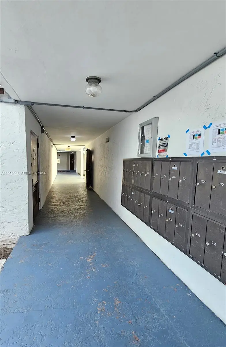 211 Lake Pointe Dr #102, Oakland Park, FL 33309 - Image #2