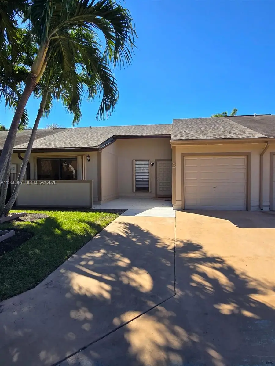 5 Rogart Cir, Boynton Beach, FL 33426 - Image #1