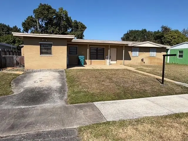 4441 NW 179th St, Miami Gardens, FL 33055 - #2