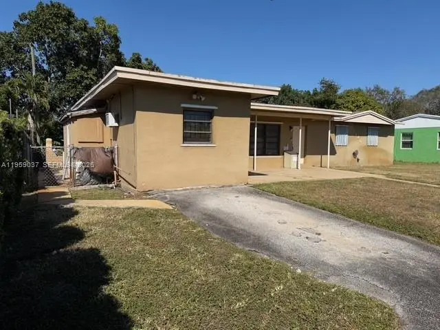 4441 NW 179th St, Miami Gardens, FL 33055 - #3