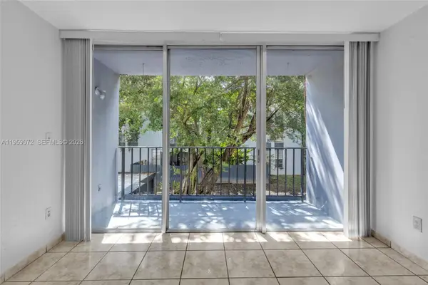 210 Fontainebleau Blvd #210, Miami, FL 33172